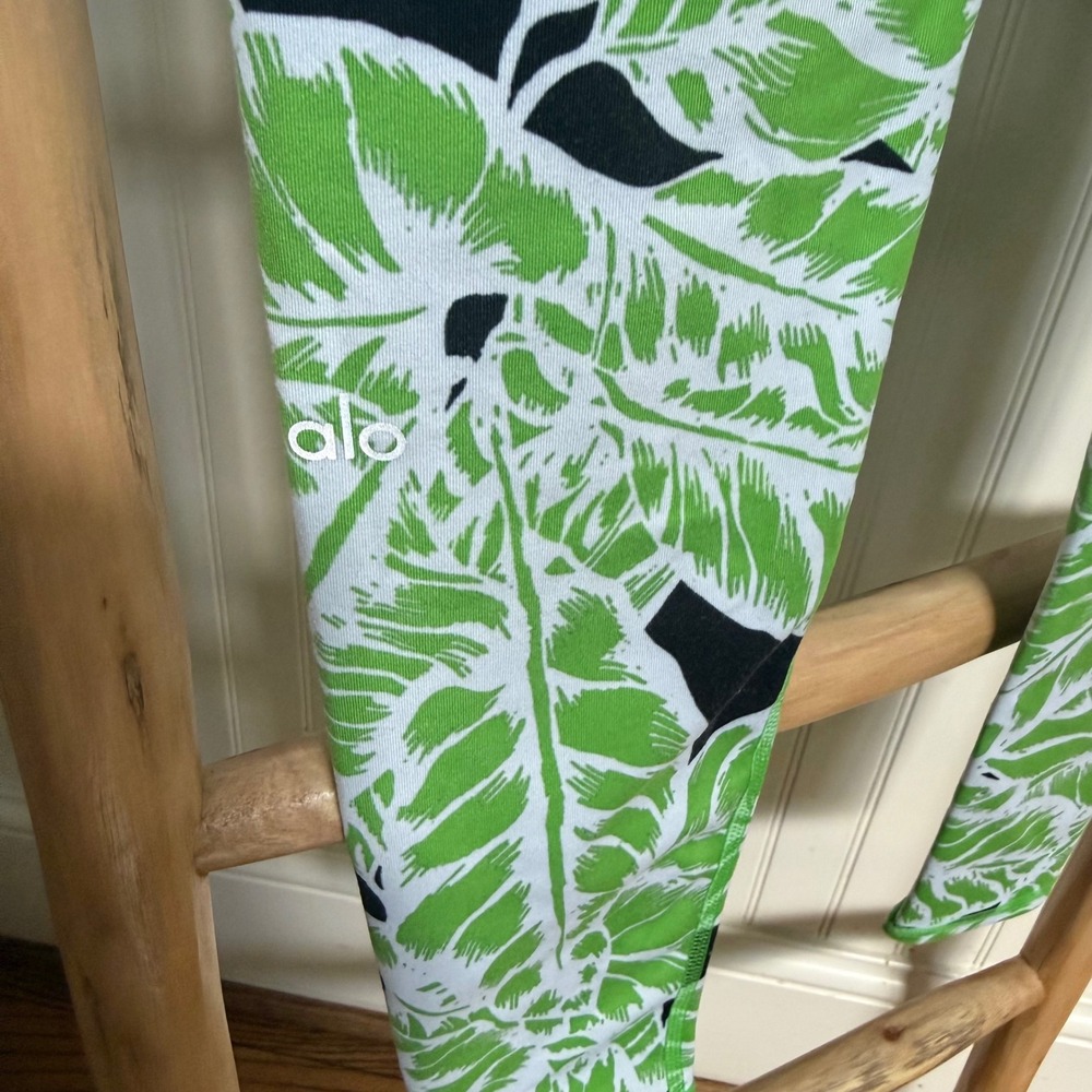 Alo Yoga High Waist Airbrush Leggings Green White Tropical Palm Leaf Print Sz S - Picture 3 of 7